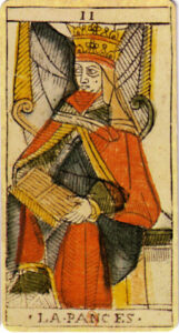 image de l'arcane II LA PAPESSE du tarot de Marseille tenant un livre ouvert sur ses genoux - Tarot de Jean Dodal 1701